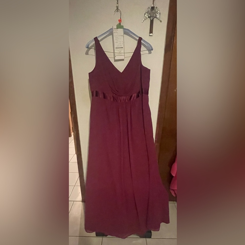 Sleeveless Chiffon Dress with Ruffled Back Detail - Color Sangria